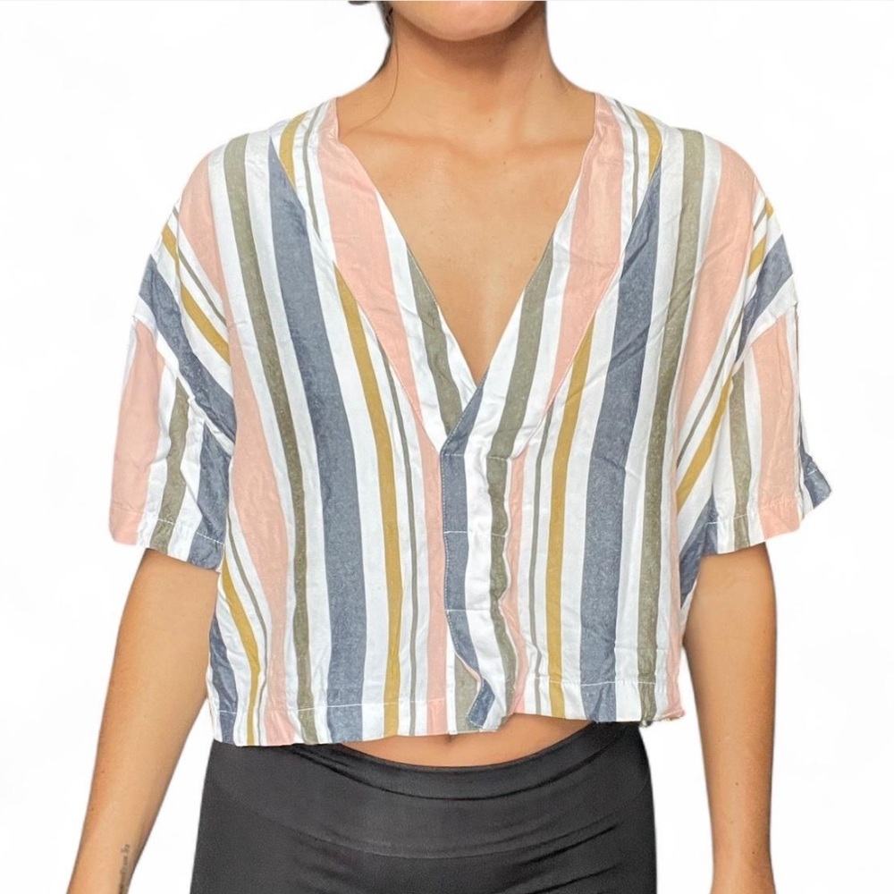 RVCA Pink and Blue Short Sleeve Crop Blouse